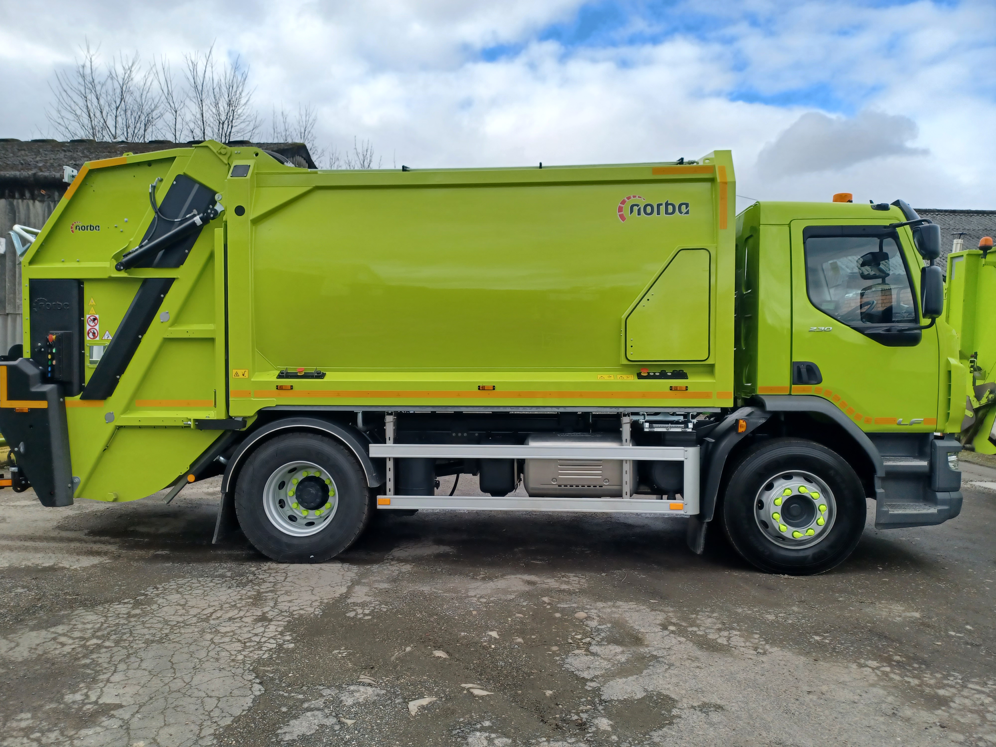 New Busy Bins 18 Tonne Bin Wagon. Side on Photograph of the Geesink Norba Bin Wagon. Newly Painted Green but awaiting signage.